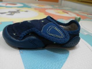 Zapatillas primeros pasos Decathlon 23-24 de segunda mano por 6 EUR en  Guadalajara en WALLAPOP
