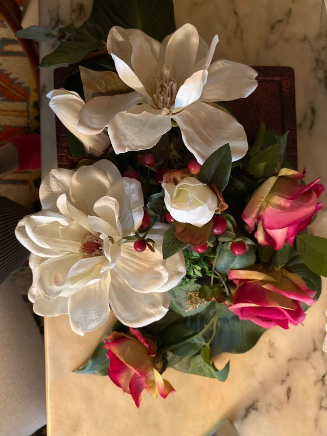 Centro de mesa floral.  En perfecto estado