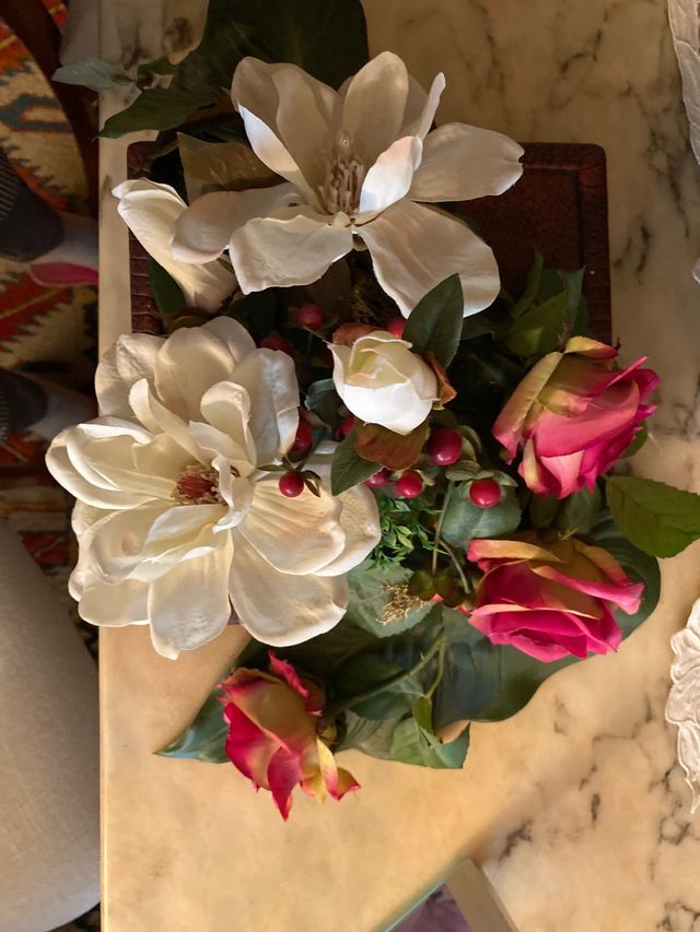 Centro de mesa floral.  En perfecto estado