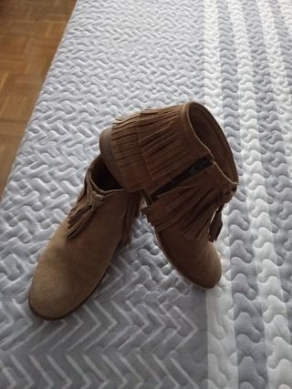 Botines en nobuk Amichi talla 40 de segunda mano por 8,5 EUR en Pola de  Siero en WALLAPOP