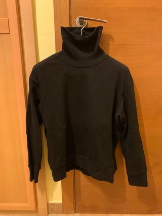 Sudadera Cuello Alto Zara de segunda mano por 12 EUR en El Masnou en  WALLAPOP