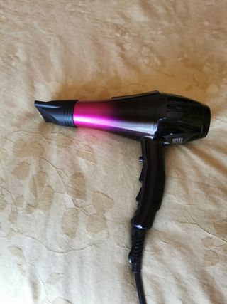 Secador de pelo profesional de segunda mano por 25 EUR en Bollullos de la  Mitación en WALLAPOP
