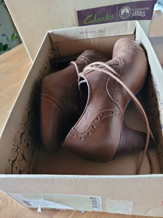 Mujer Clarks Haldon Strap Piel tostada oscura | Botines · OenoandCo