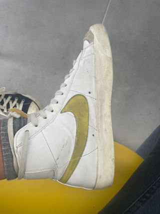 Zapatillas blazer rosas y amarillas Nike de segunda mano – it.closet