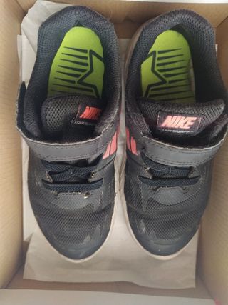 Deportivas Nike. Número 27 de segunda mano por 3 EUR en Zaragoza en WALLAPOP