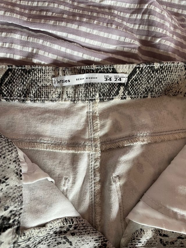 Pantalones animal print del lefties