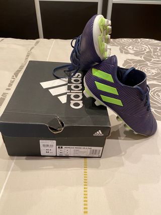 Botas futbol talla 40.5 de segunda mano por 25 EUR en Callosa d\\'en Sarria  en WALLAPOP