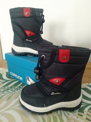 Botas nieve bebé número 22. de segunda mano por 10 EUR en Vitoria-Gasteiz  en WALLAPOP