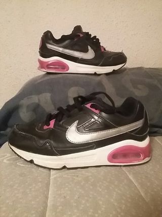 ZAPATILLAS\\/PLAYERAS MARCA NIKE MODELO AIR MAX T.31 de segunda mano por 10  EUR en Madrid en WALLAPOP