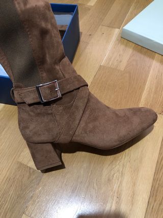 MARYPAZ botas camel ESTRENAR n.39-40 de segunda mano por 15 EUR en Alicante  en WALLAPOP