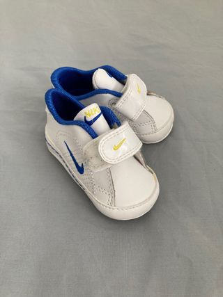 Zapatillas Nike bebé niño niña Talla 16 de segunda mano por 5 EUR en  Donostia-San Sebastián en WALLAPOP