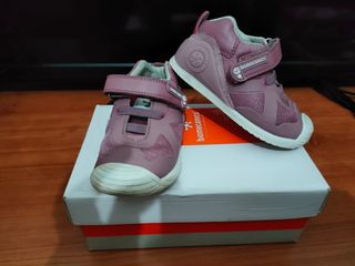 Zapatos biomecanics talla 23 de segunda mano por 25 EUR en Cartagena en  WALLAPOP