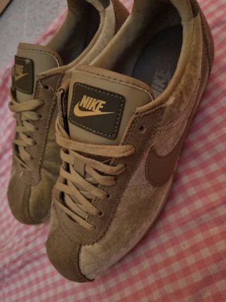 Nike Cortez terciopelo. de segunda mano por 14 EUR en Sant Boi de Llobregat  en WALLAPOP