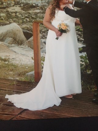 Vestido novia de segunda mano por 250 EUR en Mañufe en WALLAPOP