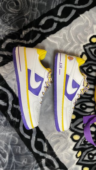 Zapatillas Lakers de segunda mano por 40 EUR en Alicante en WALLAPOP