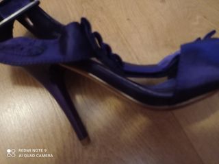 Sandalias moradas tacon de segunda mano por 10 EUR en Madrid en WALLAPOP