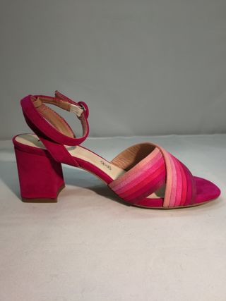 Sandalia fucsia Menbur de segunda mano por 20 EUR en Alcañiz en WALLAPOP