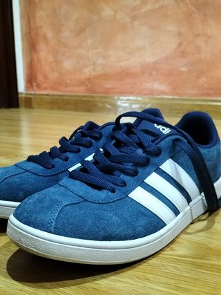 Adidas Neo de ante hombre talla 40 y peto vaquero de segunda mano por 17  EUR en Manzanares el Real en WALLAPOP
