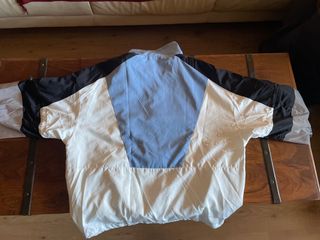 Sudadera reflectante de Pull and Bear de segunda mano por 12 EUR en Madrid  en WALLAPOP