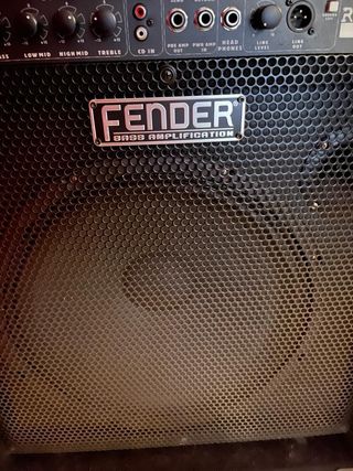 Amplificador de bajo Fender Rumble 100 de segunda mano por 200 EUR en  Burgos en WALLAPOP
