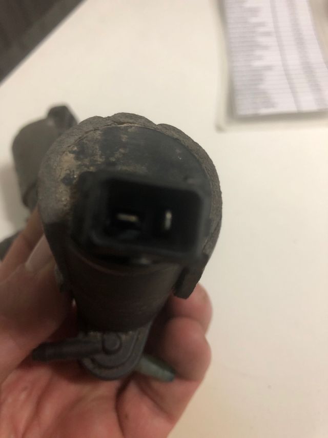 Bomba limpiaparabrisas Ford Conect