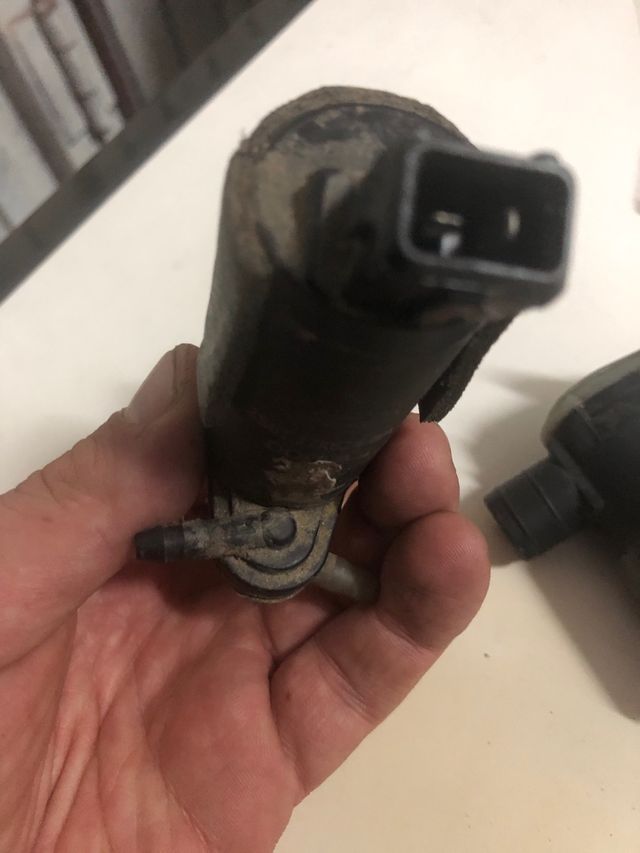 Bomba limpiaparabrisas Ford Conect