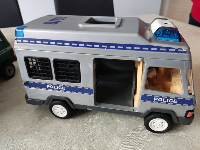 Furgón policía Playmobil