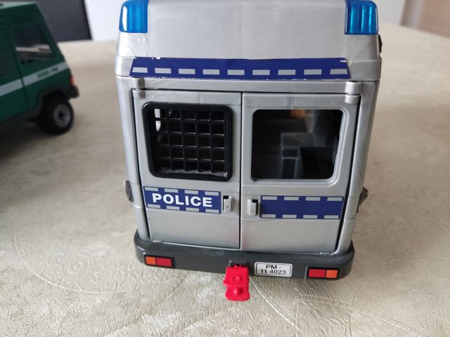 Furgón policía Playmobil