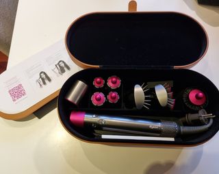Moldeador Dyson Airwrap de segunda mano por 280 EUR en Pamplona en WALLAPOP