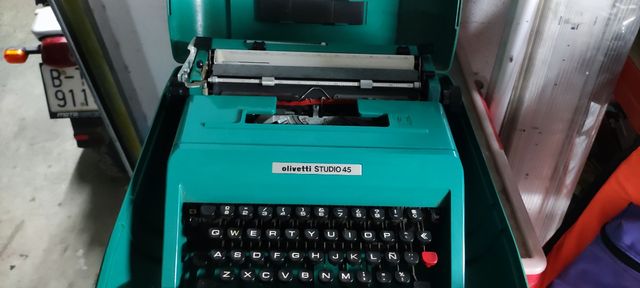 maquina de escribir oliveti