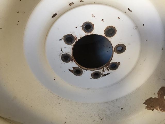 Ruedas estrechas 13,6 r38