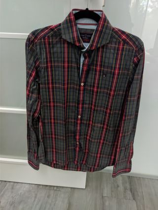 Camisa hombre Álvaro Moreno. Talla 39-M. de segunda mano por 15 EUR en  Majadahonda en WALLAPOP