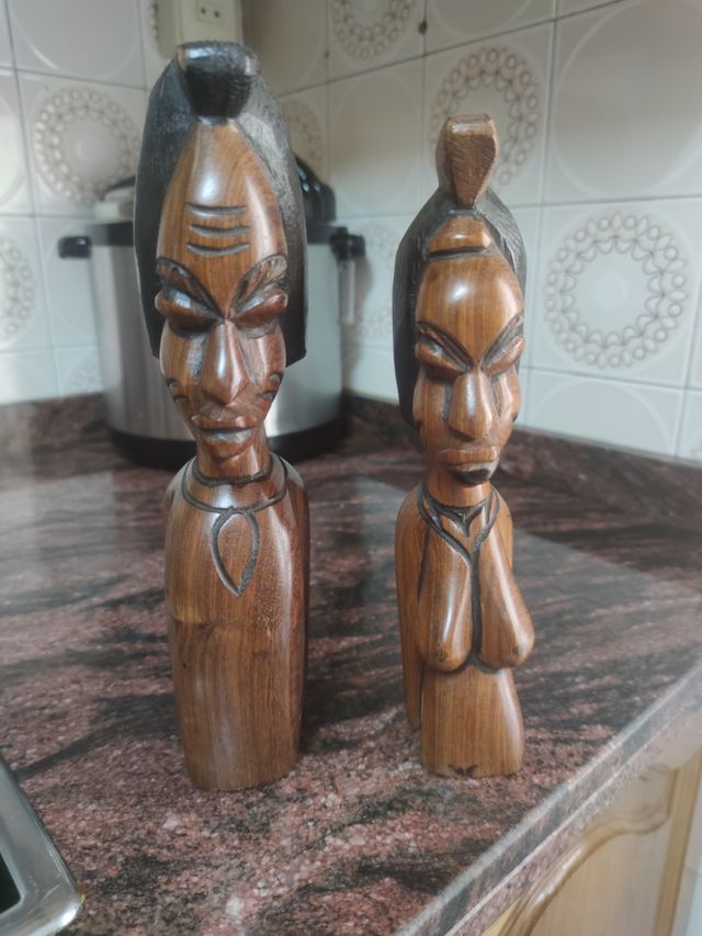 Busto hombre y mujer africanos