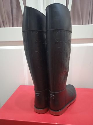 Botas agua Carolina Herrera de segunda mano por 65 EUR en Getafe en WALLAPOP