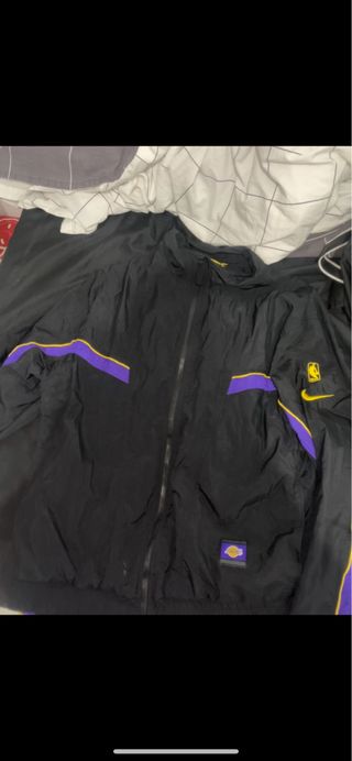 Chandal Nike de los lakers de segunda mano por 80 EUR en Torrejón de Ardoz  en WALLAPOP