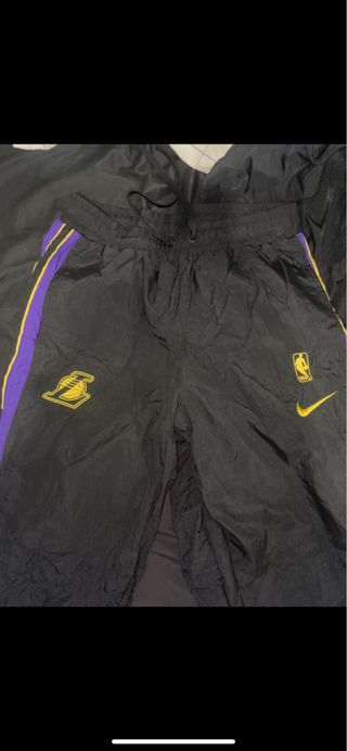 Chandal Nike de los lakers de segunda mano por 80 EUR en Torrejón de Ardoz  en WALLAPOP