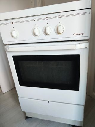 Cocina y Horno Gas Corbero URGE VENTA TRASLADO de segunda mano por 50 EUR  en Alcalá de Henares en WALLAPOP