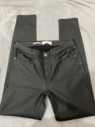 Pantalones de cuero (Zara, Mango y otras tiendas): ¿A qué precios puedes  encontrarlos? - Tendenzias.com