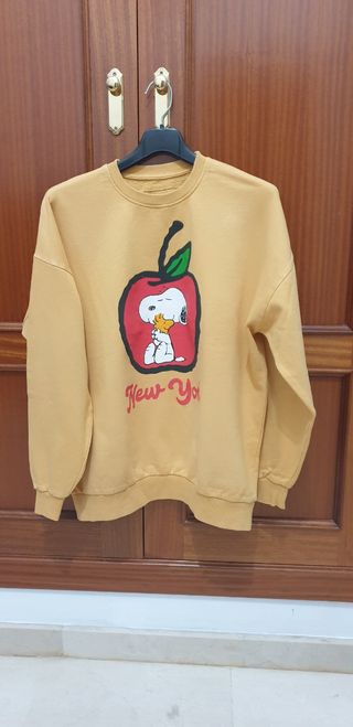 Sudadera Snoopy Pull \u0026amp; Bear de segunda mano por 5 EUR en Estepona en  WALLAPOP