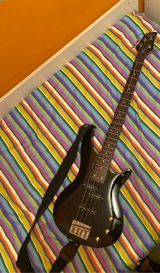 Bajo Oscar Schmidt by Washburn Negro de segunda mano por 45 EUR en  Barcelona en WALLAPOP