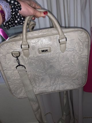 Maletín misako. Portaordenador de segunda mano por 12 EUR en Ogíjares en  WALLAPOP