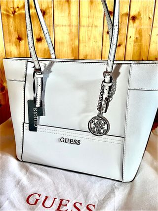 Bolso guess de segunda mano por 65 EUR en Cartaya en WALLAPOP