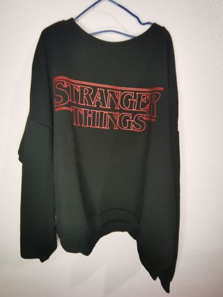 Sudadera Stranger Things. Talla S. de segunda mano por 8 EUR en Madrid en  WALLAPOP