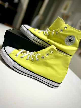 Converse Chuck Originals Hi 43 Amarillo flúor de segunda mano por 65 EUR en  Móstoles en WALLAPOP