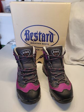 Bota BESTARD Trekking Mujer T.39 de segunda mano por 75 EUR en Los Negrales  en WALLAPOP
