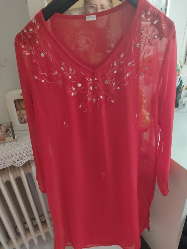 precioso caftán rojo y otro beig