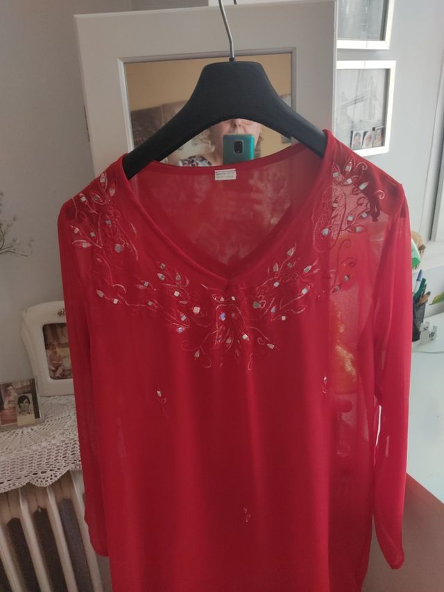 precioso caftán rojo y otro beig