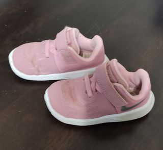 Zapatillas Nike talla 21 de segunda mano por 10 EUR en Silla en WALLAPOP