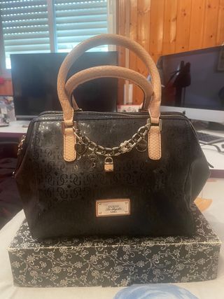 Bolso Guess Original de segunda mano por 40 EUR en Madrid en WALLAPOP