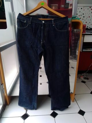 Pantalones Levis strauss original de segunda mano por 15 EUR en Bilbao en  WALLAPOP